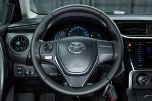 Седан Toyota Corolla 2017 года, 1499000 рублей, Красноярск