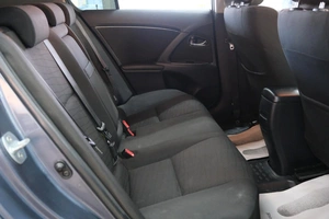 Седан Toyota Avensis 2009 года, 999000 рублей, Омск