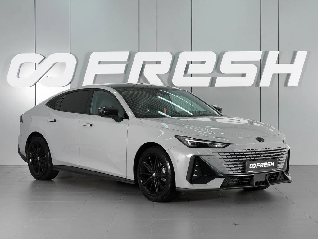Лифтбек Changan UNI-V 2023 года, 2455000 рублей, Красный Пахарь