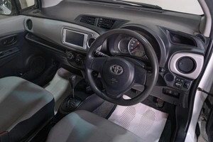 Хетчбэк Toyota Vitz 2013 года, 739000 рублей, Томск