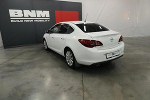 Седан Opel Astra 2013 года, 925000 рублей, Курск