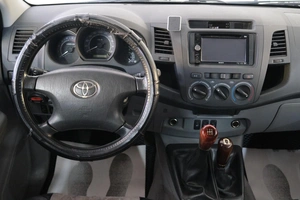 Пикап Toyota Hilux 2010 года, 2099000 рублей, Омск