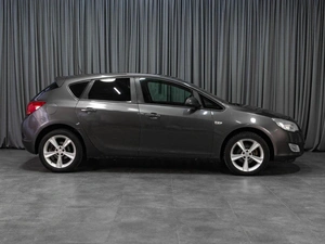 Хетчбэк Opel Astra 2012 года, 719000 рублей, Тюмень