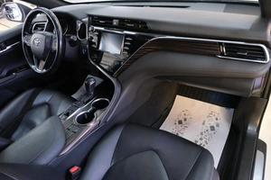 Седан Toyota Camry 2019 года, 2459000 рублей, Омск