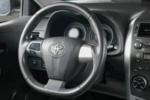 Седан Toyota Corolla 2012 года, 699000 рублей, Тюмень