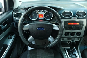 Хетчбэк Ford Focus 2010 года, 799000 рублей, Омск