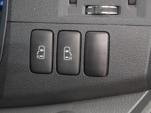 Минивэн Toyota Isis 2010 года, 1299000 рублей, Красноярск