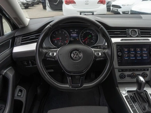 Седан Volkswagen Passat 2018 года, 1699000 рублей, Саратов