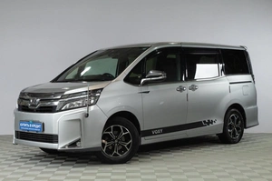 Минивэн Toyota Voxy 2018 года, 2229000 рублей, Челябинск