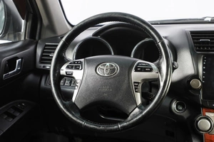 Внедорожник Toyota Highlander 2011 года, 1799000 рублей, Новосибирск