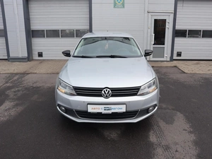 Седан Volkswagen Jetta 2013 года, 1090000 рублей, Железногорск