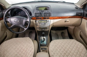 Седан Toyota Avensis 2005 года, 749000 рублей, Барнаул