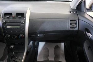 Хетчбэк Toyota Corolla 2007 года, 879000 рублей, Омск