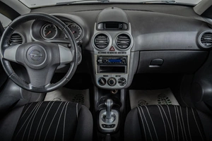 Хетчбэк Opel Corsa 2010 года, 379000 рублей, Томск