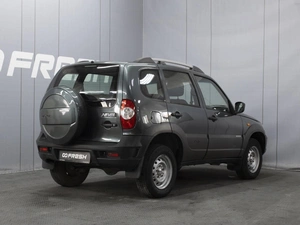 Внедорожник Chevrolet Niva 2016 года, 740000 рублей, Омск