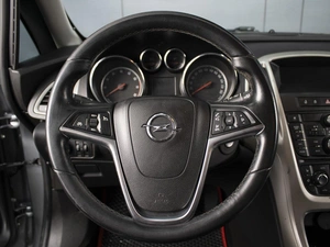 Хетчбэк Opel Astra 2010 года, 530000 рублей, Омск