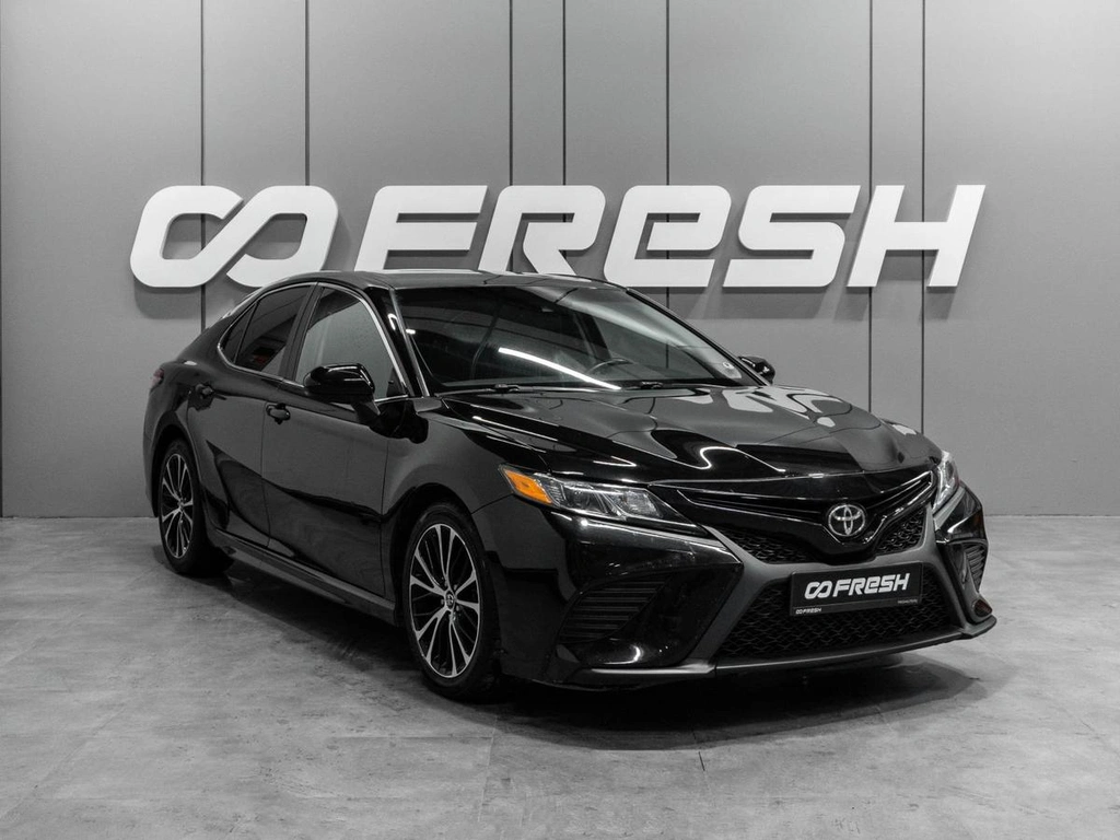 Седан Toyota Camry 2017 года, 2250000 рублей, Тюмень