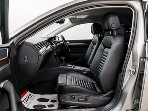 Седан Volkswagen Passat 2016 года, 1990000 рублей, Красноярск