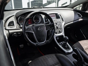 Хетчбэк Opel Astra GTC 2013 года, 850000 рублей, Краснодар
