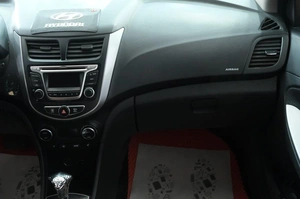Хетчбэк Hyundai Solaris 2015 года, 939000 рублей, Омск