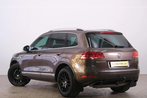 Внедорожник Volkswagen Touareg 2013 года, 2099000 рублей, Омск