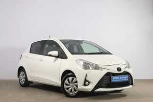 Хетчбэк Toyota Vitz 2018 года, 1199000 рублей, Новосибирск