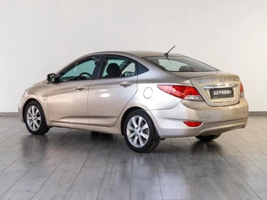 Седан Hyundai Solaris 2012 года, 819000 рублей, Саратов