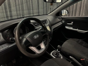 Седан Kia Rio 2013 года, 750000 рублей, Красноярск