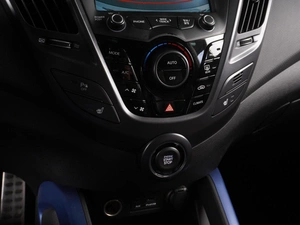Хетчбэк Hyundai Veloster 2013 года, 1490000 рублей, Красный Пахарь