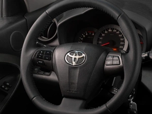 Внедорожник Toyota RAV4 2011 года, 1399000 рублей, Тюмень