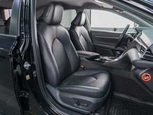 Седан Toyota Camry 2018 года, 2299000 рублей, Сургут