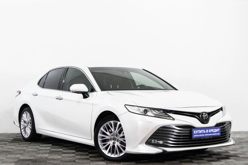 Седан Toyota Camry 2019 года, 3649000 рублей, Сургут