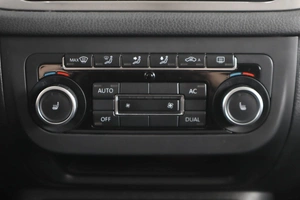 Внедорожник Volkswagen Tiguan 2010 года, 1089000 рублей, Пермь