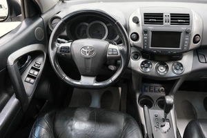 Внедорожник Toyota RAV4 2011 года, 1649000 рублей, Омск
