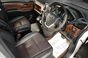 Минивэн Toyota Esquire 2015 года, 2319000 рублей, Тюмень