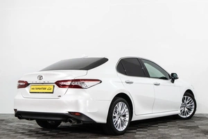 Седан Toyota Camry 2019 года, 3649000 рублей, Сургут
