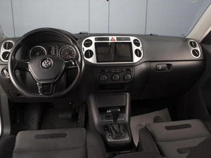 Внедорожник Volkswagen Tiguan 2009 года, 985000 рублей, Омск