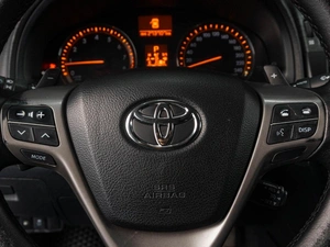 Седан Toyota Avensis 2009 года, 1019000 рублей, Тюмень