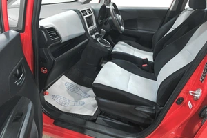 Хетчбэк Toyota Ractis 2012 года, 989000 рублей, Новокузнецк