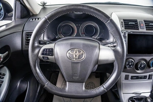 Седан Toyota Corolla 2011 года, 899000 рублей, Пермь