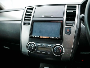 Хетчбэк Nissan Tiida 2011 года, 840000 рублей, Красноярск