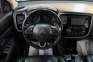 Внедорожник Mitsubishi Outlander 2016 года, 1699000 рублей, Омск