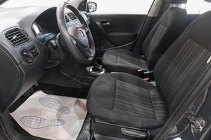 Седан Volkswagen Polo 2016 года, 1099000 рублей, Новокузнецк