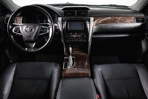Седан Toyota Camry 2017 года, 2299000 рублей, Сургут