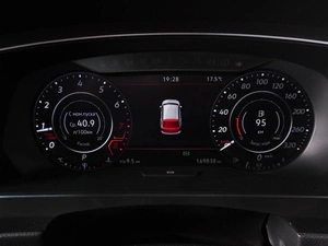 Внедорожник Volkswagen Tiguan 2017 года, 2680000 рублей, Красный Пахарь