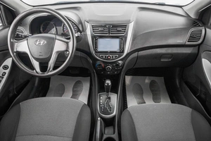 Седан Hyundai Solaris 2013 года, 849000 рублей, Барнаул