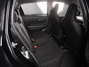 Хетчбэк Toyota Vitz 2018 года, 990000 рублей, Красный Пахарь