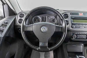 Внедорожник Volkswagen Tiguan 2010 года, 1099000 рублей, Барнаул