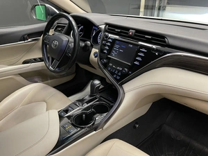 Седан Toyota Camry 2019 года, 2850000 рублей, Красноярск