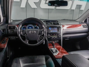 Седан Toyota Camry 2014 года, 1749000 рублей, Тюмень